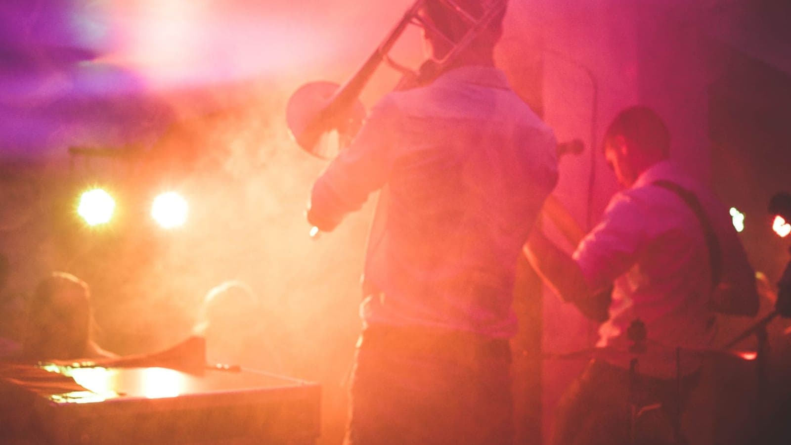 Hiring artists in Brazil: INSS, IRRF and ISS in 2026