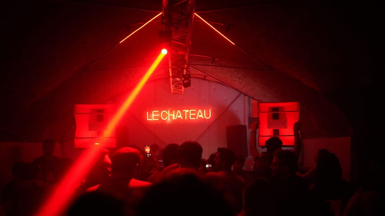 Alemanha tira os clubs da gaveta dos salões de jogos e cria a categoria «Musikclubs» em seu direito urbanístico, mas o projeto se recusa a tratá-los como instalação cultural