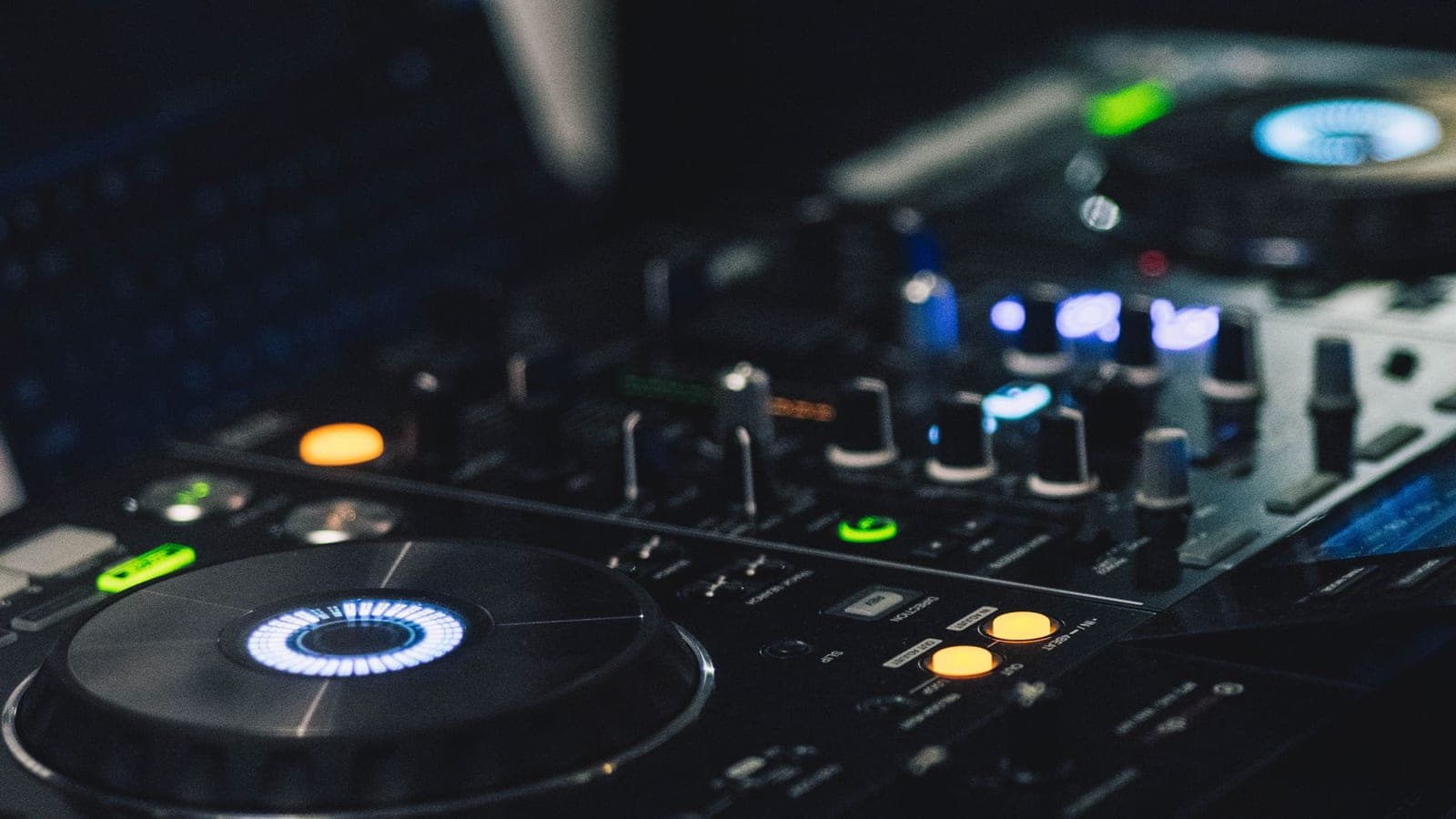 La música grabada facturó 181,4 millones en España en el primer semestre de 2026, un 11,6% más: el vinilo ya es el 73% del físico